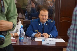 Константин Воронцов, прокурор Центрального района г. Калининграда, специально прибыл на первое заседание городского Совета, чтобы следить за законностью.