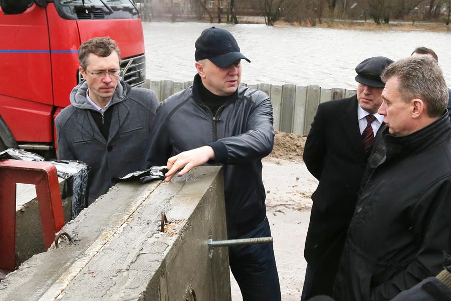 Губернатор проверил ход реконструкции набережной на Трибуца в Калининграде
