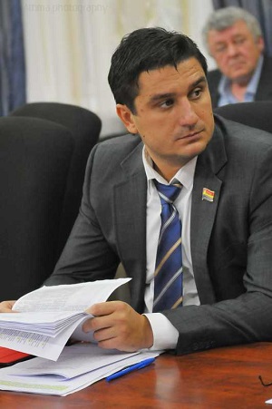 Депутат и ресторатор Алексей Коротков слева так же принял участие в заседании.jpg