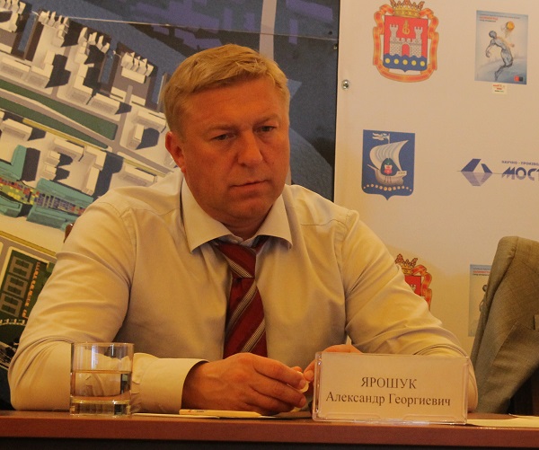 Глава Калининграда Александр Ярошук на презентации макета стадиона Арена Балтика выглядел крайне подавленным.jpg