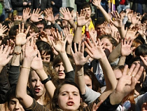 Студенты РГТЭУ протестуют против реорганизации, а преподаватели МАРХИ заказывают молебен