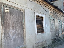 В Черняховске забили окна и двери на выявленном памятнике