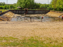 В Славске опустошили бассейн минералки