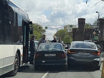 В ДТП с автобусом в Калининграде кондуктор «упала лицом вниз»