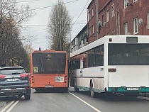 Гонки на автобусах привели к аварии в Калининграде 
