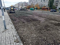 Власти Калининграда начали ремонт парковки на Интернациональной