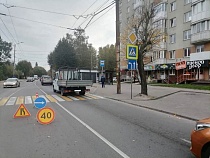 Водитель скутера сбил 40-летнюю женщину в Калининграде и скрылся