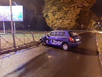 В Калининграде угнанное с мойки такси попало в ДТП 
