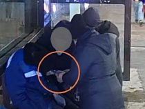 В Калининграде ослабевшего во сне обобрали прямо под камерой