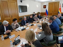 Баринов сыграл роль Алиханова перед губернатором из Ульяновска