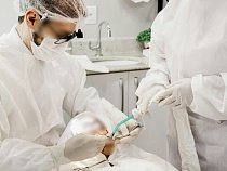 В Калининграде частная стоматология истязала женщину её же имплантами