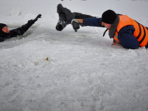 Спасатели попросили калининградцев не выходить на лед до 9 января 