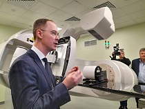 Кравченко эксклюзивно рассказал депутатам о лечении рака в онкоцентре