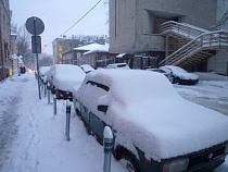 Снегопад в Москве продолжит заваливать дворы и дороги