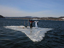 Под Калининградом рыбаки оказались на оторвавшейся льдине 