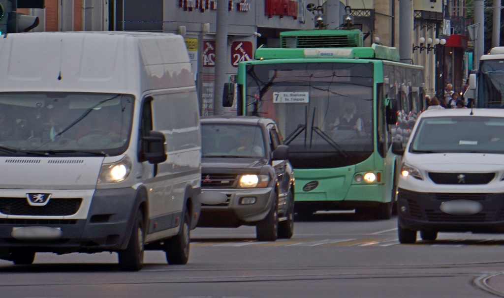 Автобус 50 б. Автобусов ездят в Калининграде. Автобус без кондиционера. На чем ездят в Калининграде.