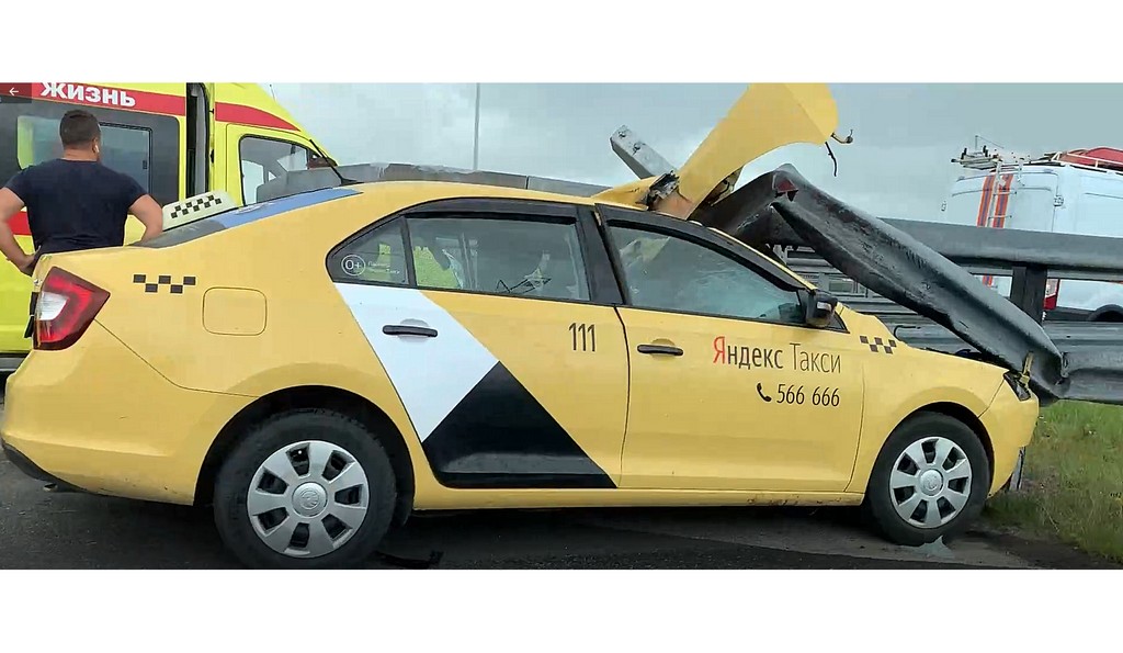 Калининградское такси телефон. Таксопарк Калининград. Такси на трассе.