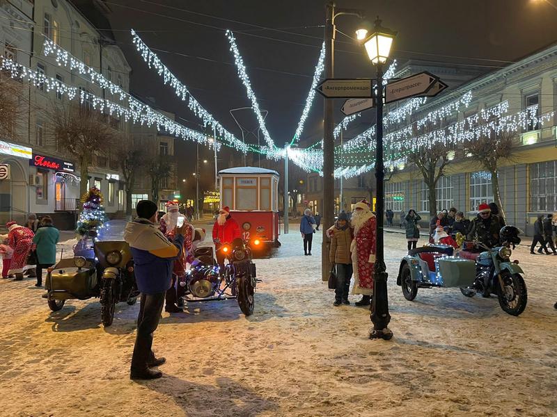 В Советске с Новым годом поздравляют Дед Морозы на байках