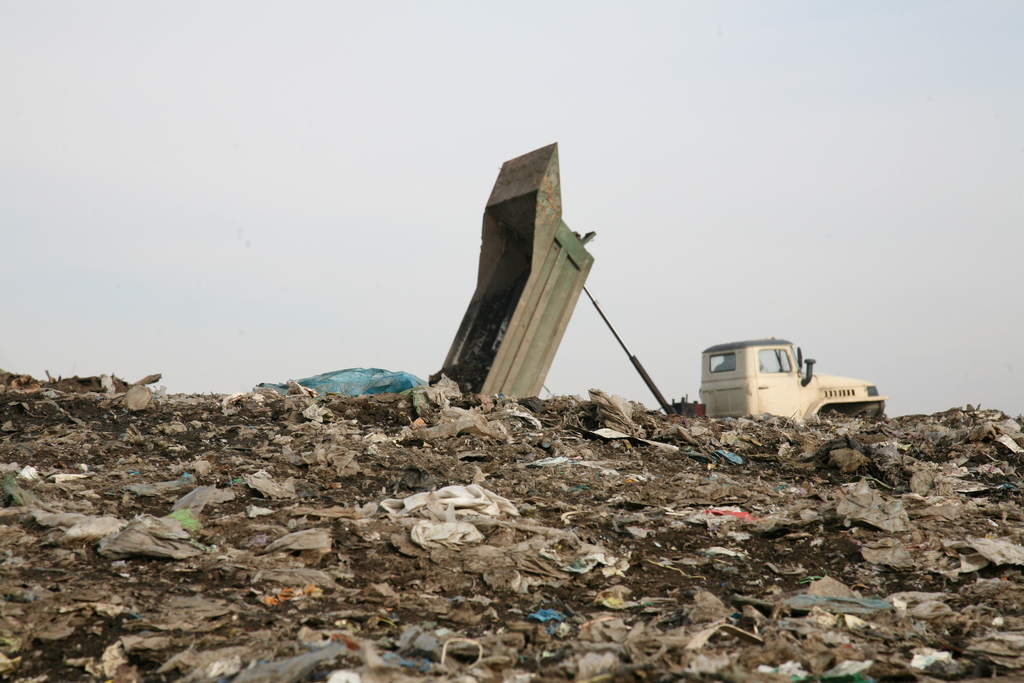 На полигоне мусора в Ельняках выявлены нарушения