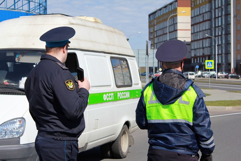 В Калининграде арестовали 10 автомобилей и отдали их владельцам