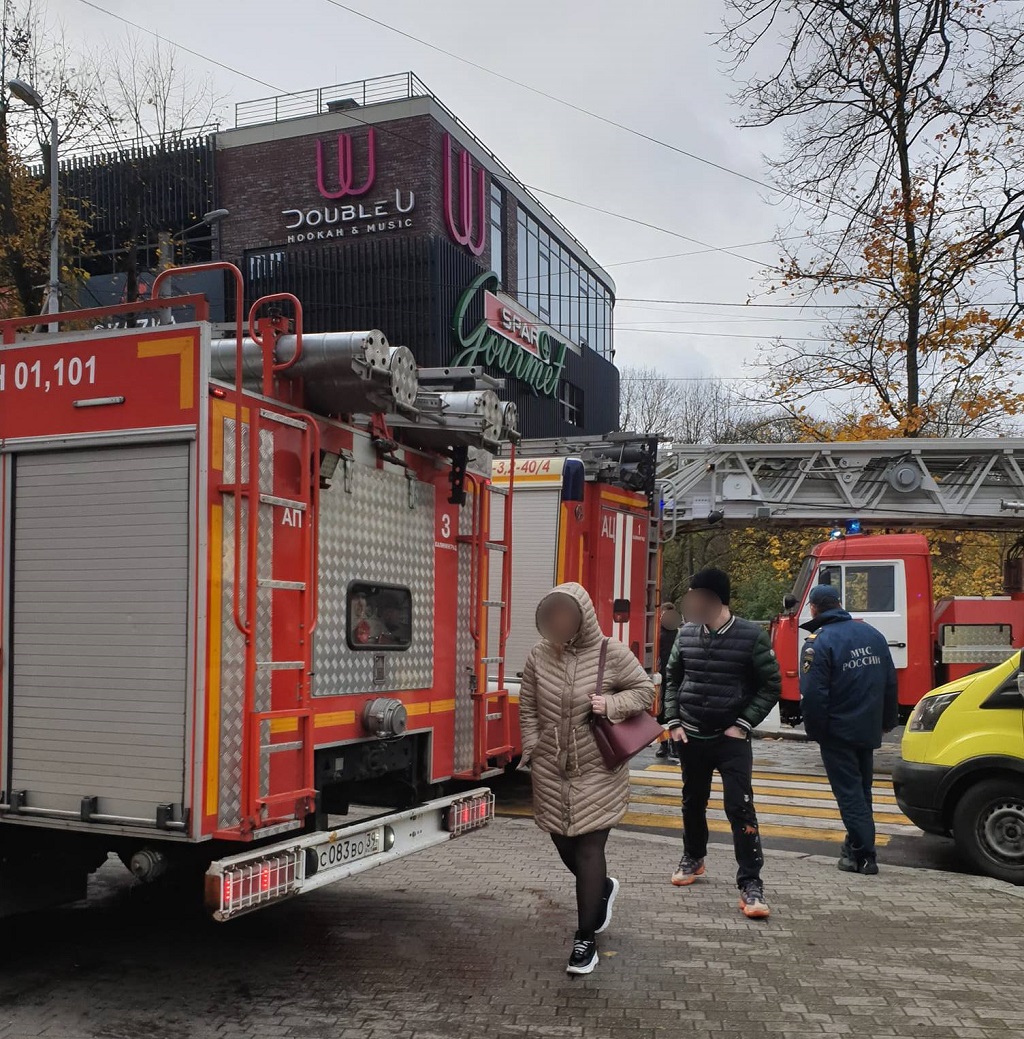 Из-за угрозы пожара в Калининграде эвакуировали «Спар»