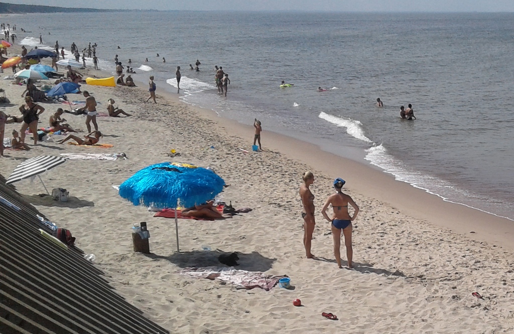 Зеленоградск в августе. Светлогорск пляж в августе. Море в Калининграде в августе. Светлогорск в августе. Калининградский пляж туристов.