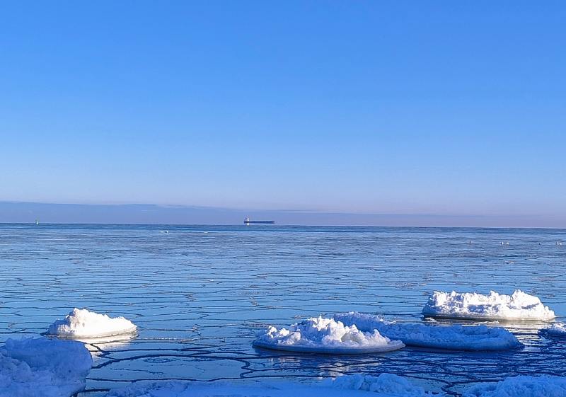 Сухогруз «Легенда» застрял перед Пионерским