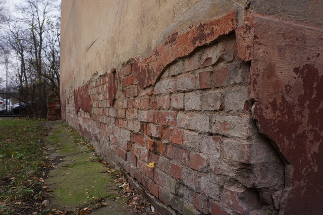 Стеновая калининград. Стена в Калининграде. Глухие стены. Дом-стена Калининград. Глухая стена.