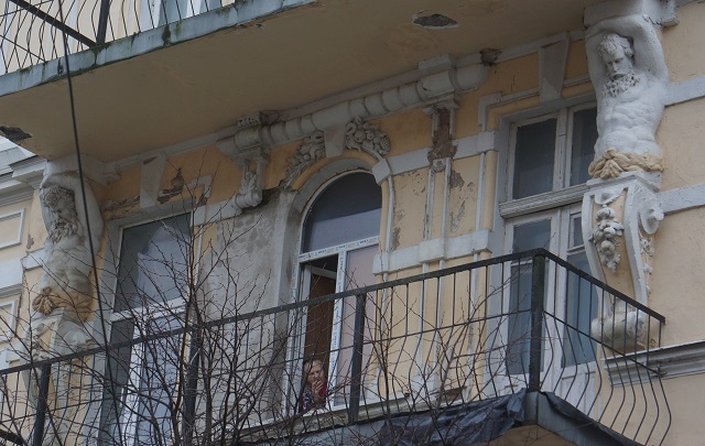 Балкон обычного жилого дома в Советске.JPG