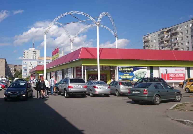 Виктория магазин парковка бульвар Любови Шевцовой (3).JPG