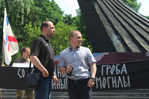 Сотрудникам Центра по противодействию экстримизму при УМВД по Калининградской области акция явно понравилась.jpg
