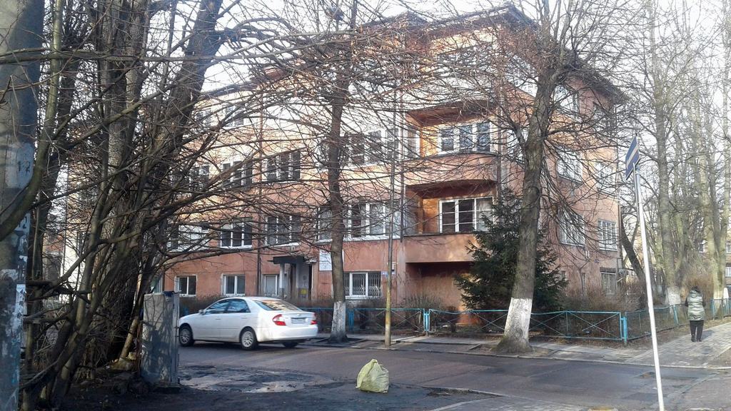 Здание бывшей поликлиники на улице Марины Расковой в Калининграде.