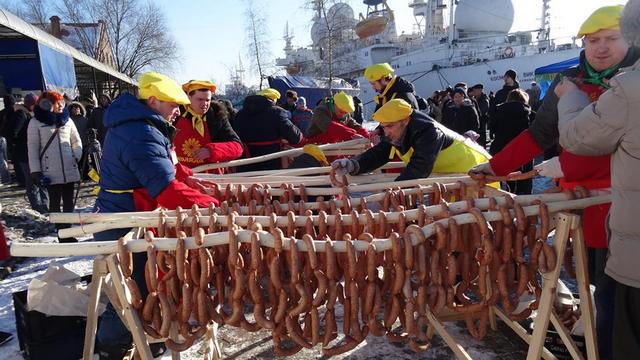Праздник длинной колбасы в Музее Мирового океана.jpg
