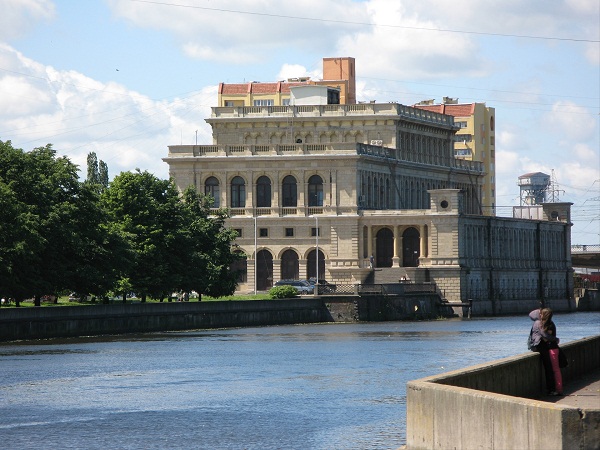 Из здания кенигсбергской Биржи Литературный театр не смогла выжить ни советская ни бандитская власть.jpg