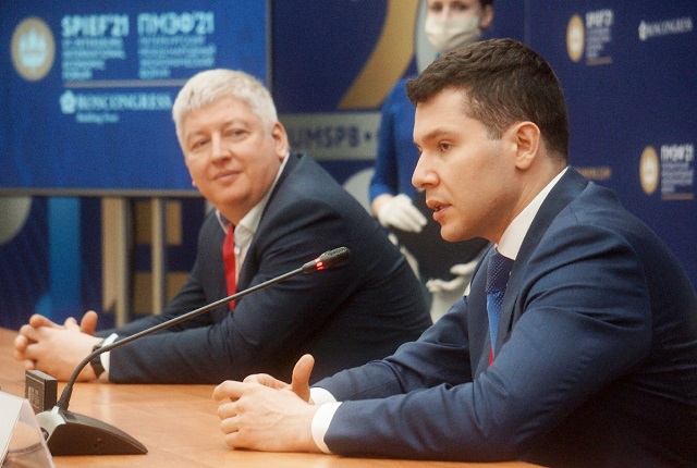 Губернатор Антон Алиханов и президент МТС Вячеслав Николаев.jpg