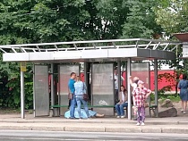 На проспекте Победы в Калининграде на остановке умерла женщина