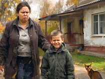 Под Гурьевском 40-летняя женщина душила 9-летнего сына соседей