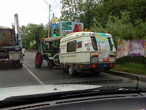 Немец, у которого в Калининграде сломался трактор, прибыл в Санкт-Петербург