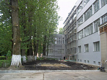 У Дома офицеров в Калининграде демонтировали БМП