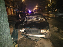 Очевидцы: нетрезвая девушка на «Пассате» влетела в дерево на Московском проспекте