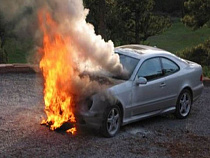 В центре Калининграда вновь сгорел автомобиль