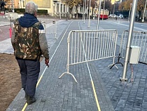 Прямо по центру Советска уложили светящиеся рельсы