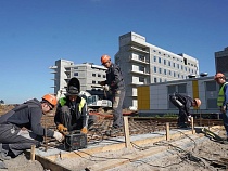 Алиханов ответил про откаты и сомнения на стройке онкоцентра