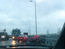 В Калининграде грузовик раздавил легковушку