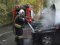 В Калининграде пожарные не успели потушить два автомобиля