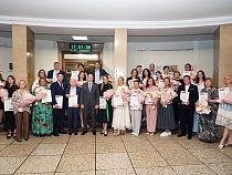 В Калининграде вручили премии с выплатами по 500 тыс. рублей