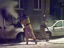 В Черняховске сгорели две стоявшие рядом машины (видео)