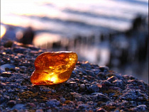 Таможня дает добро: продлен эксперимент по упрощенному вывозу янтаря из Калининградской области