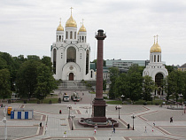 Отведенное под памятник князю Владимиру место в центре Калининграда огородили забором