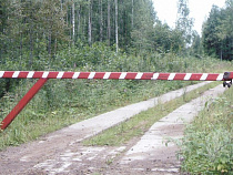 20-летний парень украл шлагбаум и разрезал на части